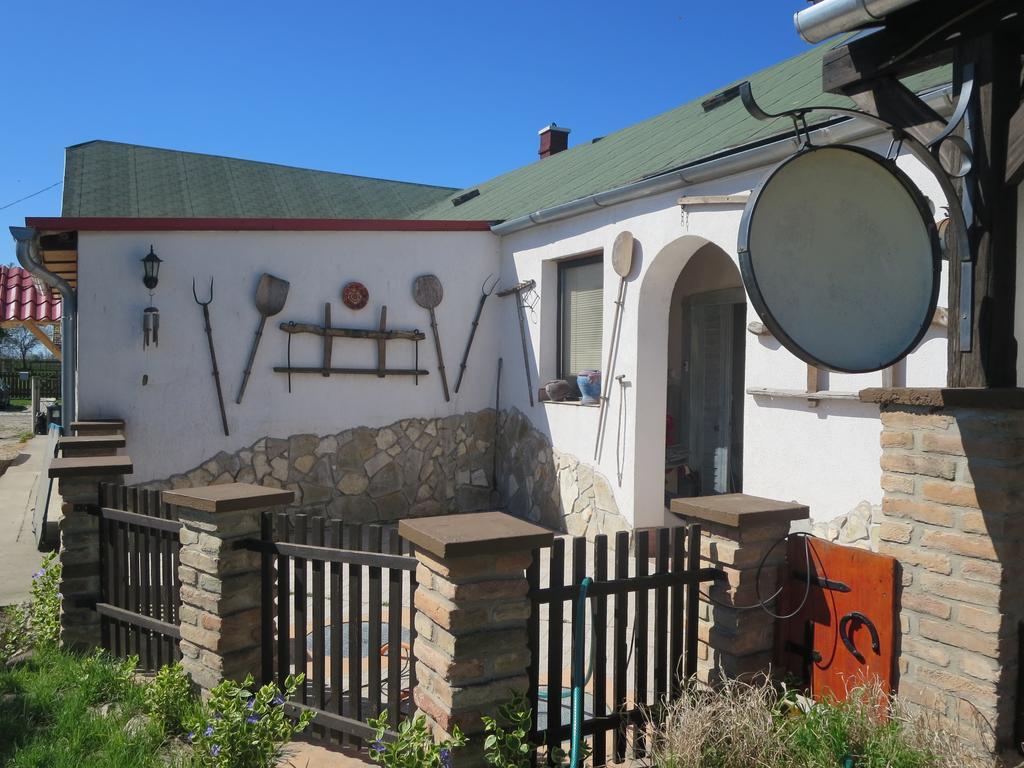 Hotel Nicolaj Vendeghaz Es Tanya Exterior foto